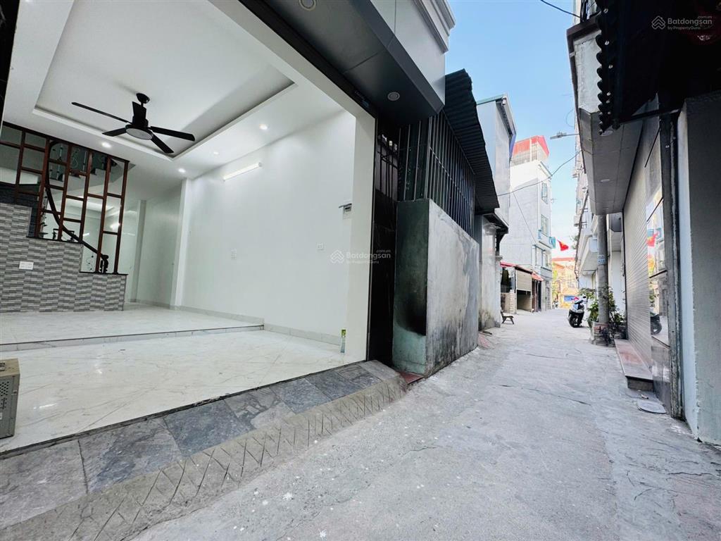 Bán nhà mặt ngách thạch bàn long biên nhỉnh 7 tỷ 50m2 5 tầng mt 4m ô tô kinh doanh gần trường cấp 3