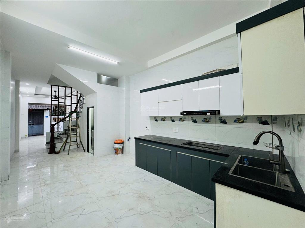 Bán nhà mặt ngách thạch bàn long biên nhỉnh 7 tỷ 50m2 5 tầng mt 4m ô tô kinh doanh gần trường cấp 3