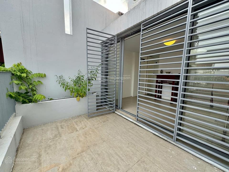 Bán nhà lô góc phố bồ đề, 7 tỷ, 35 m2, 3pn, mt 4m, ô tô kinh doanh thông từ bồ đề sang hồng tiến