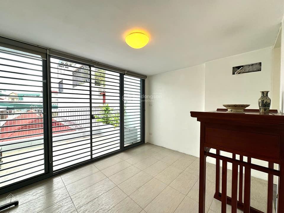 Bán nhà lô góc phố bồ đề, 7 tỷ, 35 m2, 3pn, mt 4m, ô tô kinh doanh thông từ bồ đề sang hồng tiến