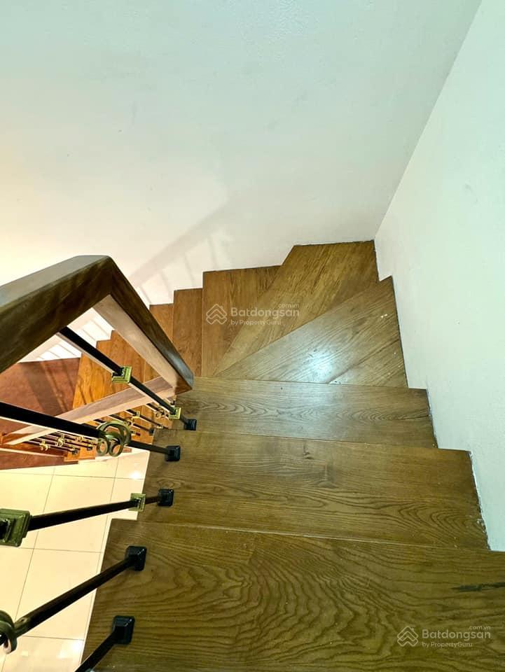 Bán nhà lô góc phố bồ đề, 7 tỷ, 35 m2, 3pn, mt 4m, ô tô kinh doanh thông từ bồ đề sang hồng tiến