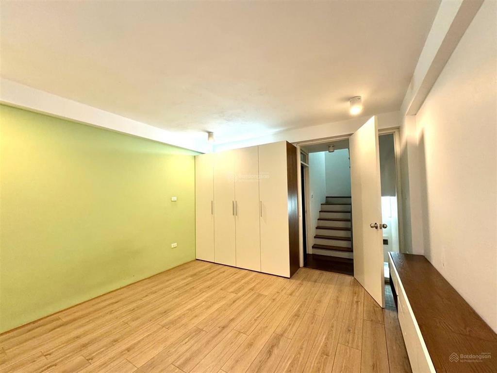 Bán nhà lô góc phố bồ đề, 7 tỷ, 35 m2, 3pn, mt 4m, ô tô kinh doanh thông từ bồ đề sang hồng tiến