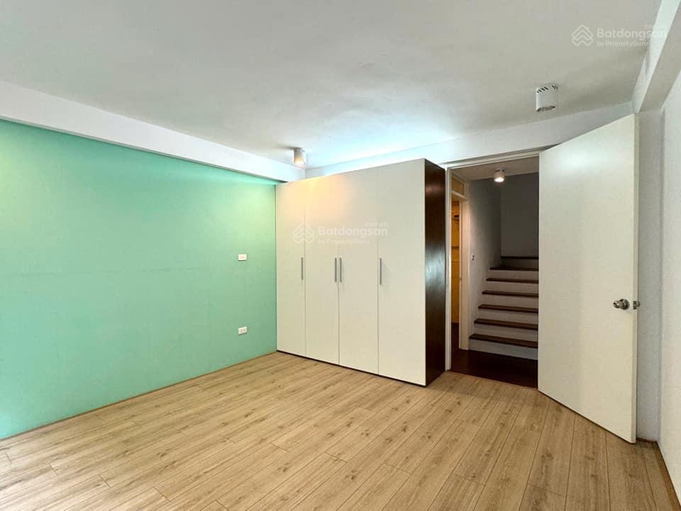Bán nhà lô góc phố bồ đề, 7 tỷ, 35 m2, 3pn, mt 4m, ô tô kinh doanh thông từ bồ đề sang hồng tiến