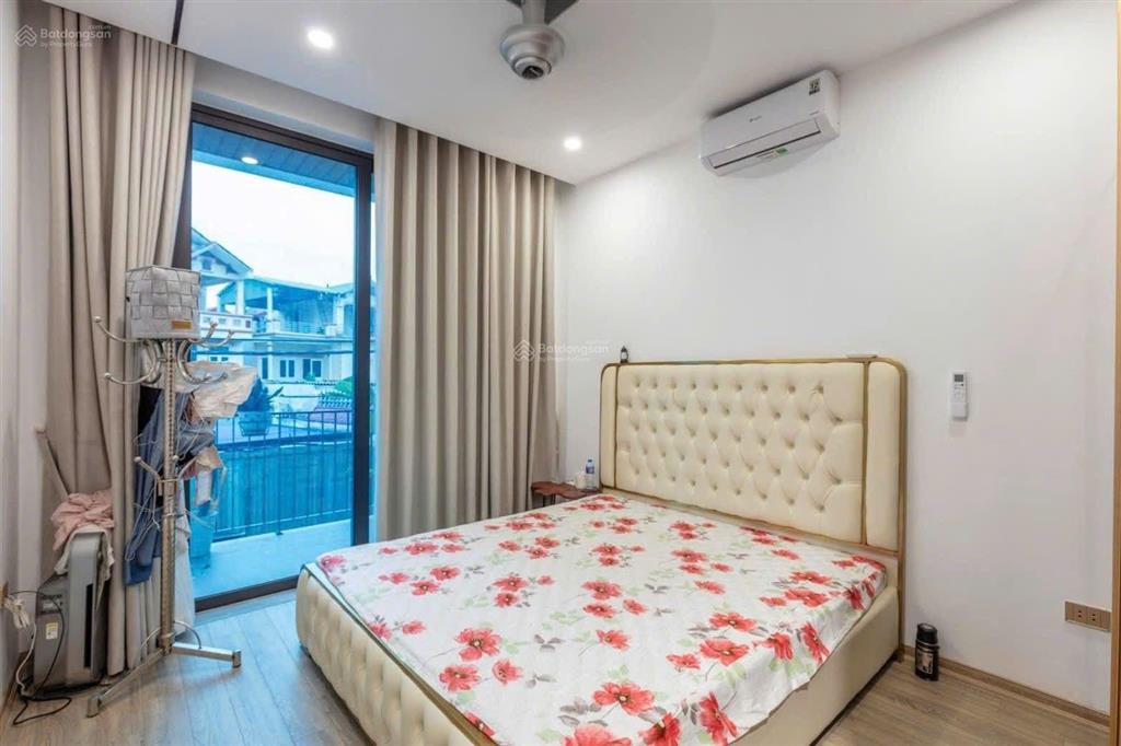 Cho thuê nhà mặt phố thạch bàn long biên 41m 5 tầng 11 triệu kd đủ nội thất 3 ngủ