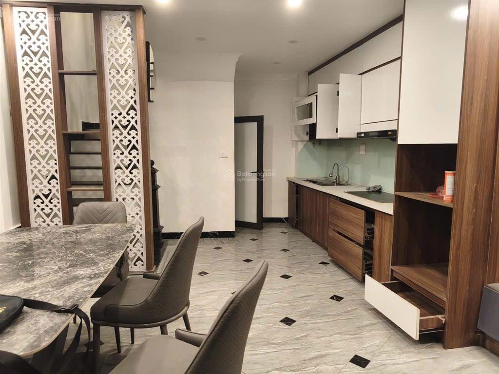 Cho thuê nhà phố sài đồng long biên 9 triệu 36m 5 tầng 3 phòng ngủ đủ nội thất gần mặt phố