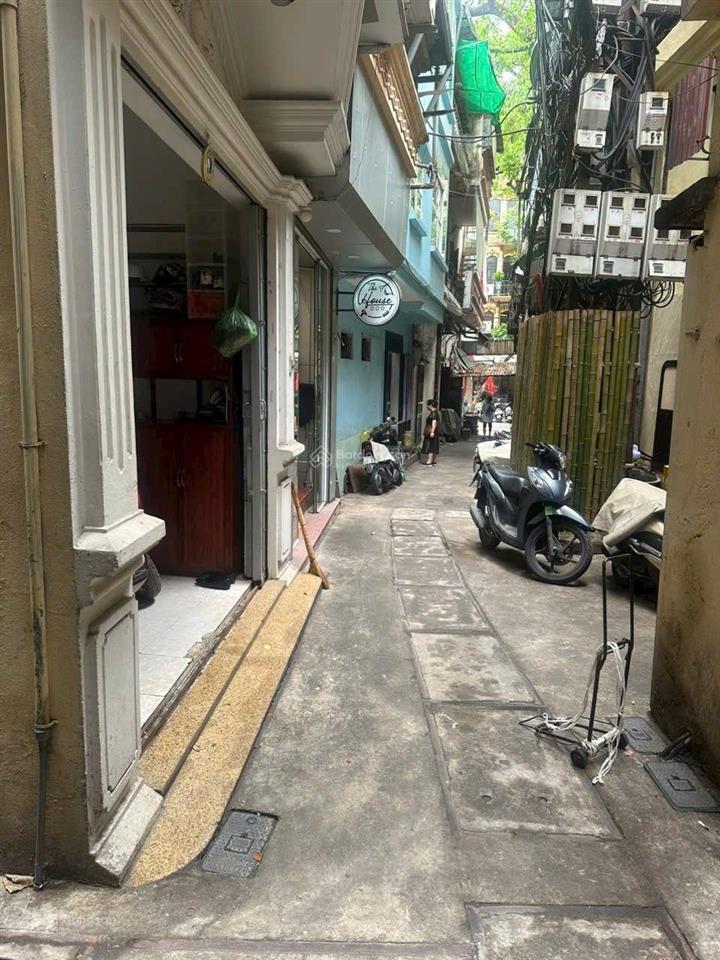 Cho thuê nhà phố hàng lược hoàn kiếm 10 triệu 33m 2 tầng ở và kinh doanh gần mặt phố và chợ