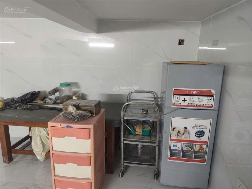 Cho thuê nhà phố hàng lược hoàn kiếm 10 triệu 33m 2 tầng ở và kinh doanh gần mặt phố và chợ