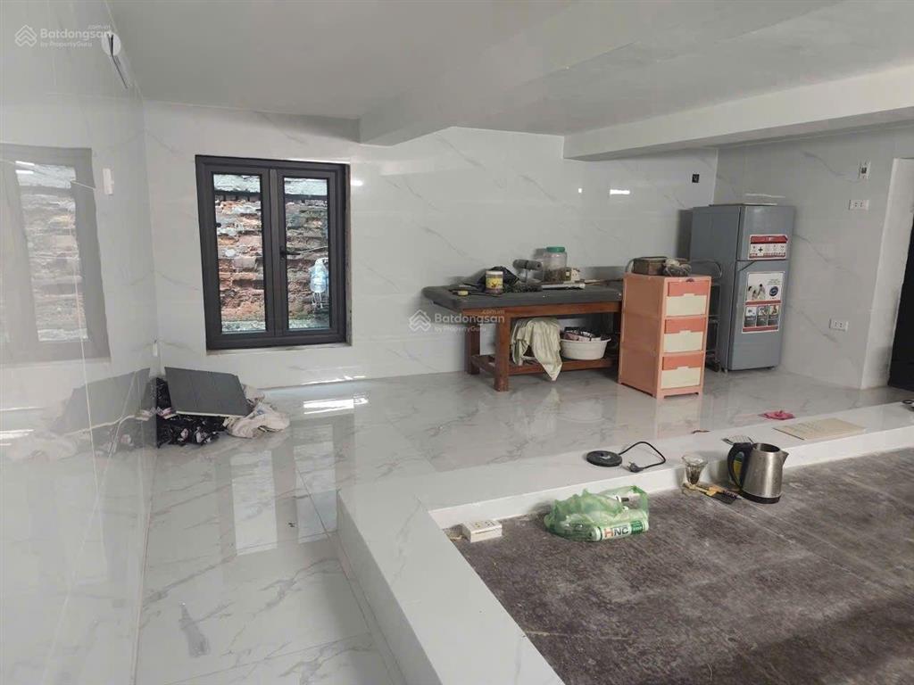 Cho thuê nhà phố hàng lược hoàn kiếm 10 triệu 33m 2 tầng ở và kinh doanh gần mặt phố và chợ