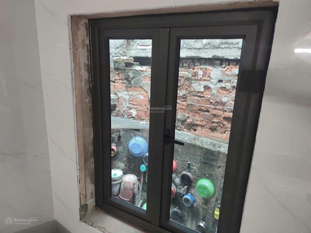 Cho thuê nhà phố hàng lược hoàn kiếm 10 triệu 33m 2 tầng ở và kinh doanh gần mặt phố và chợ