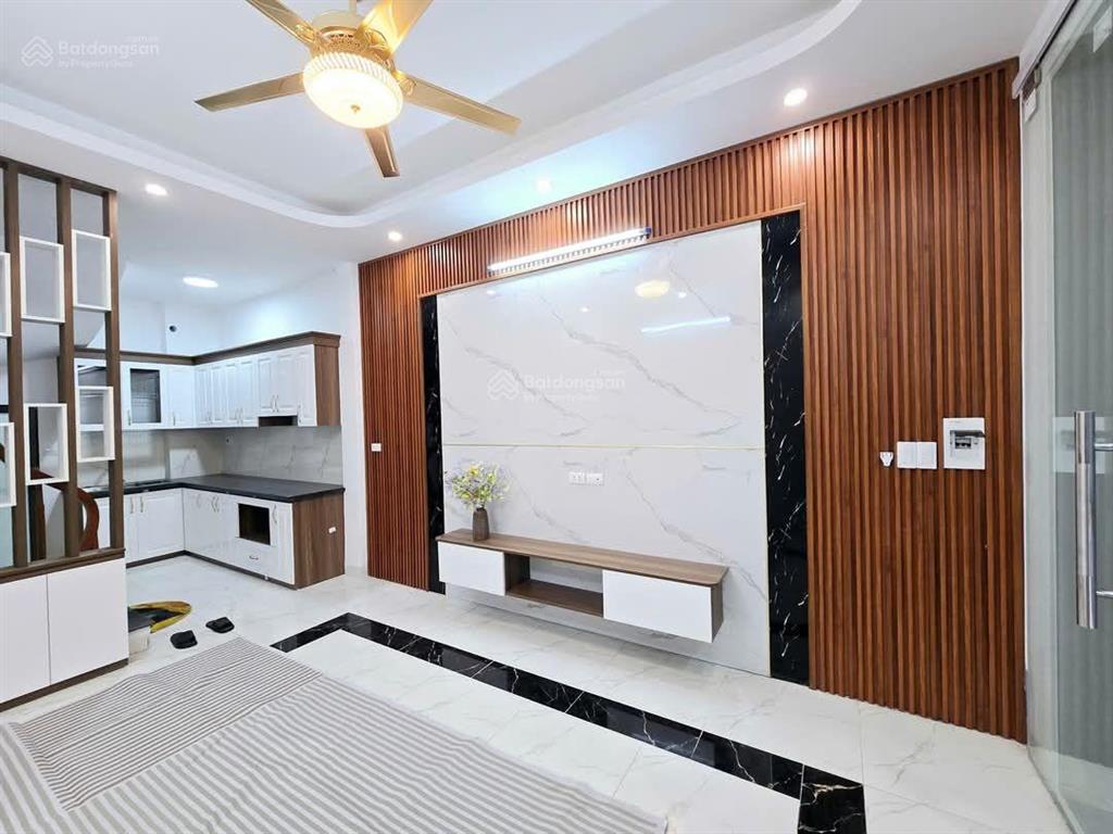 Bán nhà riêng 6.4 tỷ, 35m2, mt 4m, tại thạch bàn, long biên, đẹp, nhiều tiện ích. gần cầu vĩnh tuy