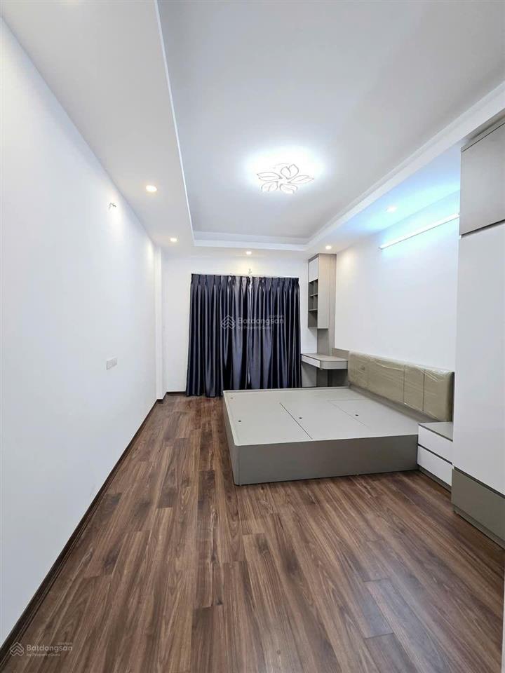 Bán nhà riêng 6.4 tỷ, 35m2, mt 4m, tại thạch bàn, long biên, đẹp, nhiều tiện ích. gần cầu vĩnh tuy