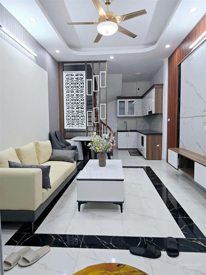 Bán nhà riêng 6.4 tỷ, 35m2, mt 4m, tại thạch bàn, long biên, đẹp, nhiều tiện ích. gần cầu vĩnh tuy