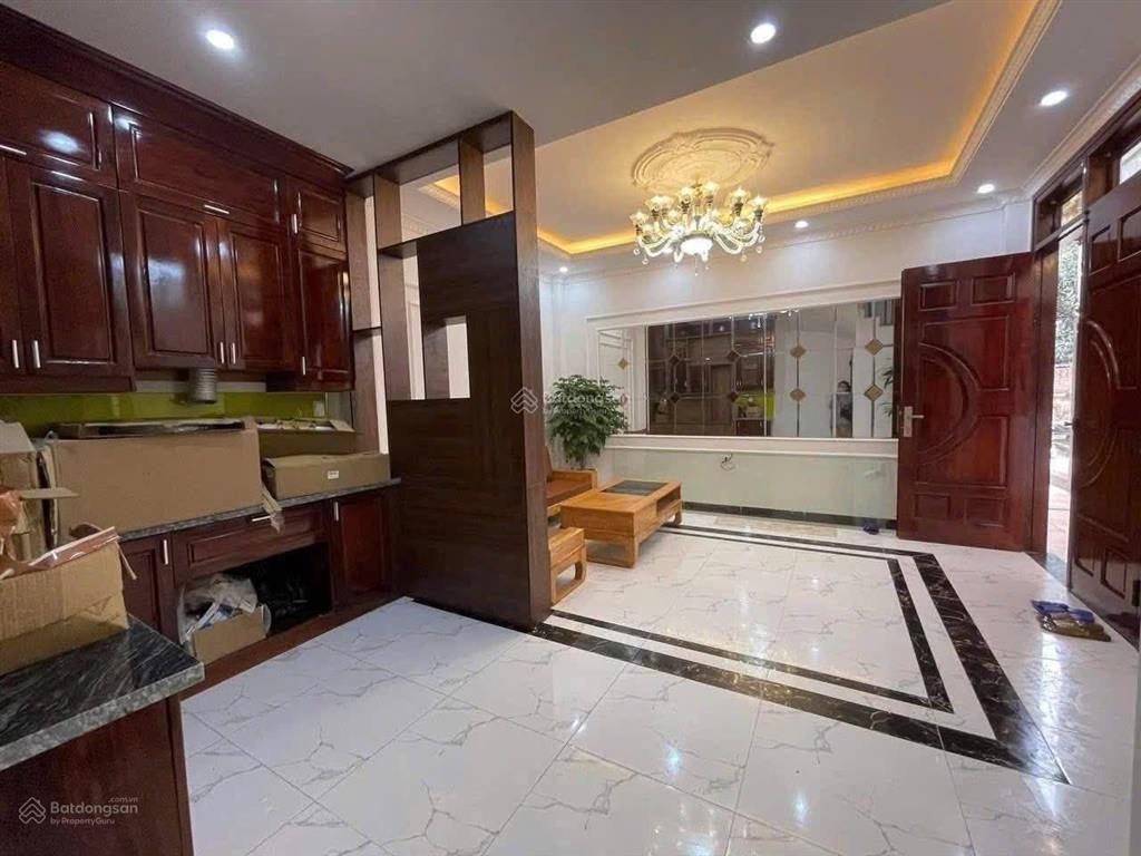 Bán nhà bát khối long biên lô góc 35 m, 5 tầng, mt 4m, 6.5 tỷ ô tô kinh doanh gần chợ