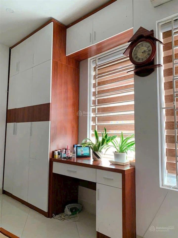 Cho thuê nhà phố ái mộ, bồ đề, long biên 35m 5 tầng, 12 triệu ngõ rộng đủ nội thất gần công viên