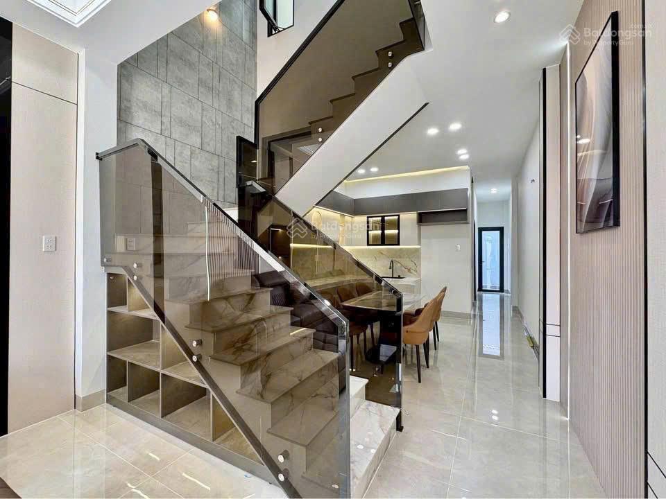 Kẹt tiền hạ giá bán nhanh nhà lầu mới xây giáp bửu long