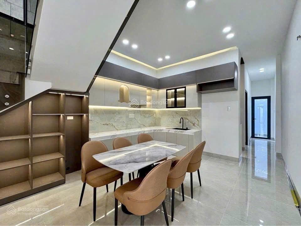 Kẹt tiền hạ giá bán nhanh nhà lầu mới xây giáp bửu long