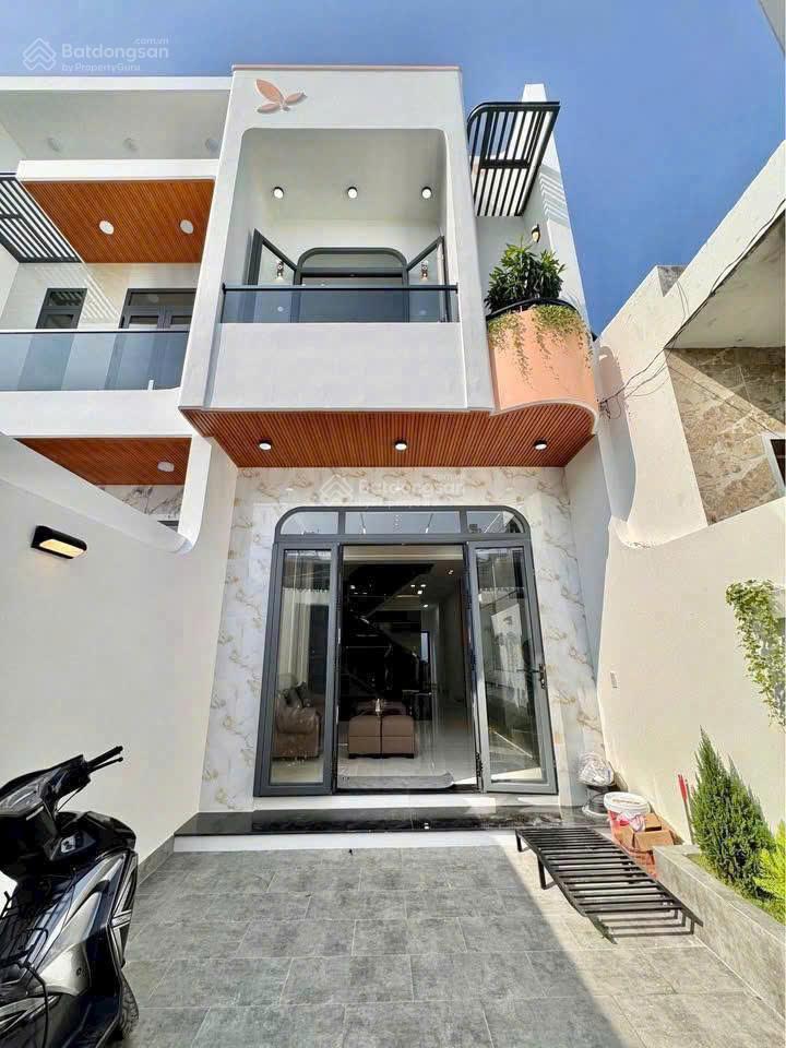 Kẹt tiền hạ giá bán nhanh nhà lầu mới xây giáp bửu long