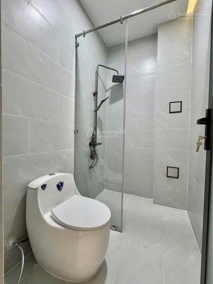Kẹt tiền hạ giá bán nhanh nhà lầu mới xây giáp bửu long