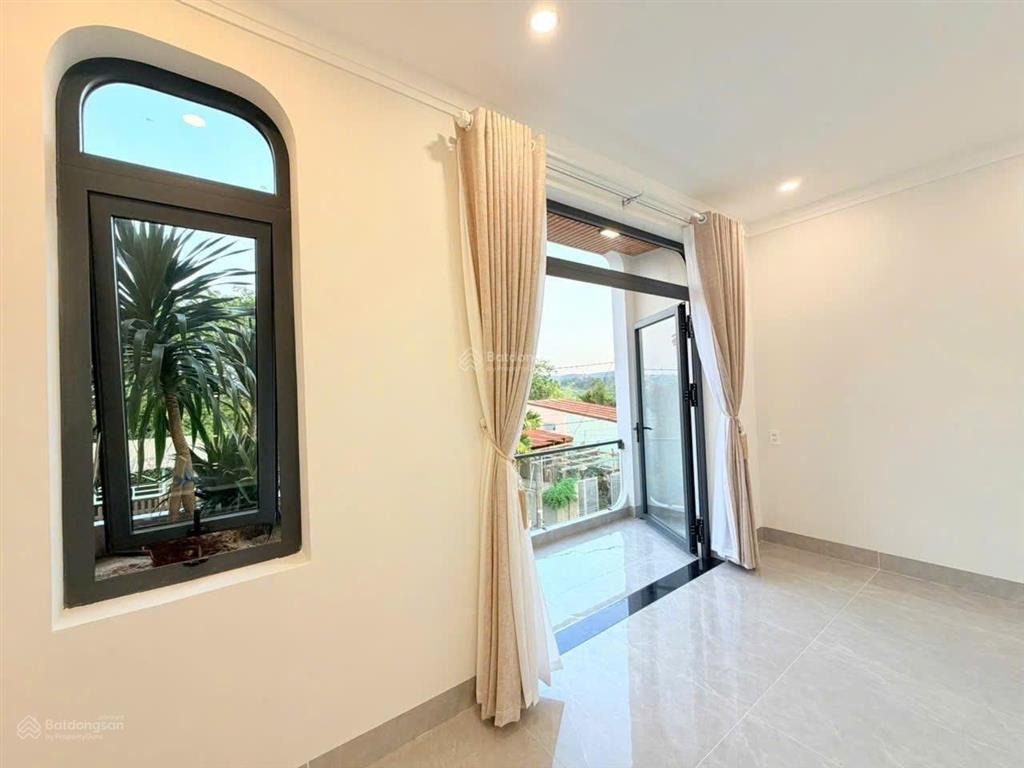 Bán nhà siêu xinh liền kề kdc bửu long đường nhựa 8m