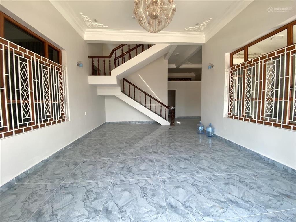 Cho thuê nhà mt đlbd phú lợi  3 tầng dtsd 360m2