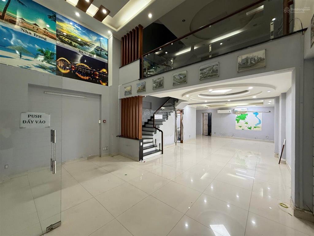 Cho thuê mặt bằng kinh doanh 8x18,5m