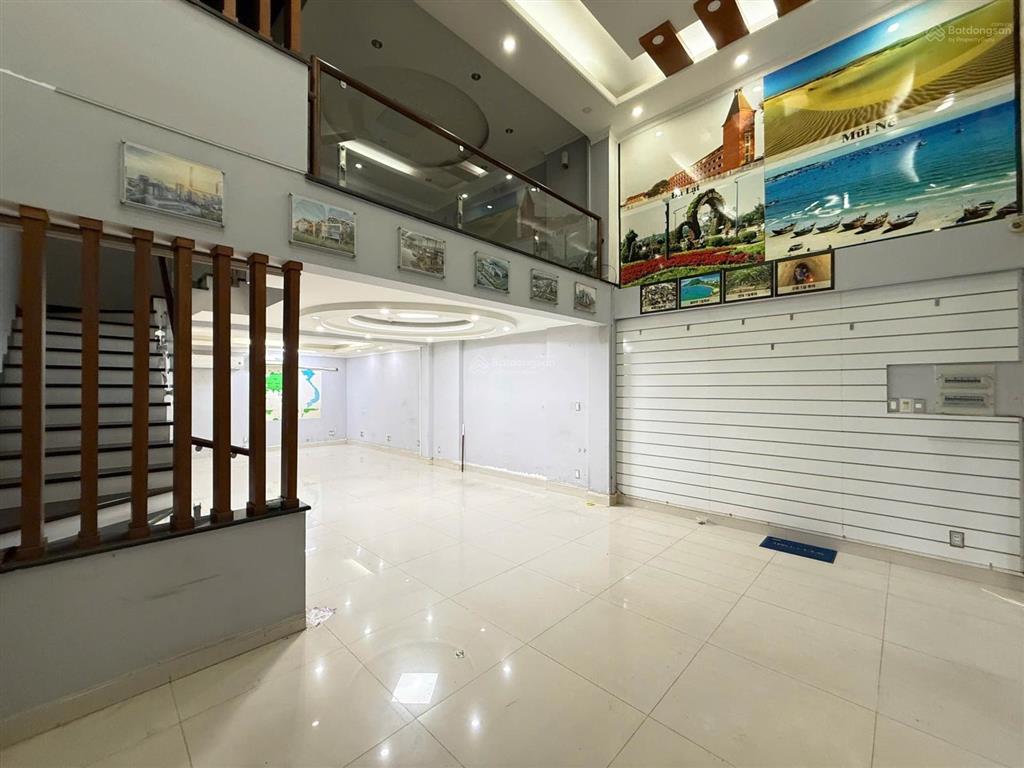 Cho thuê mặt bằng kinh doanh 8x18,5m