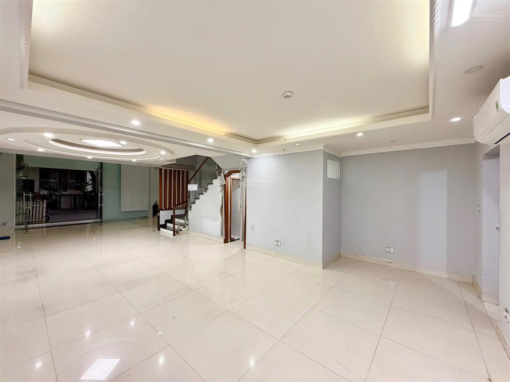 Cho thuê mặt bằng kinh doanh 8x18,5m