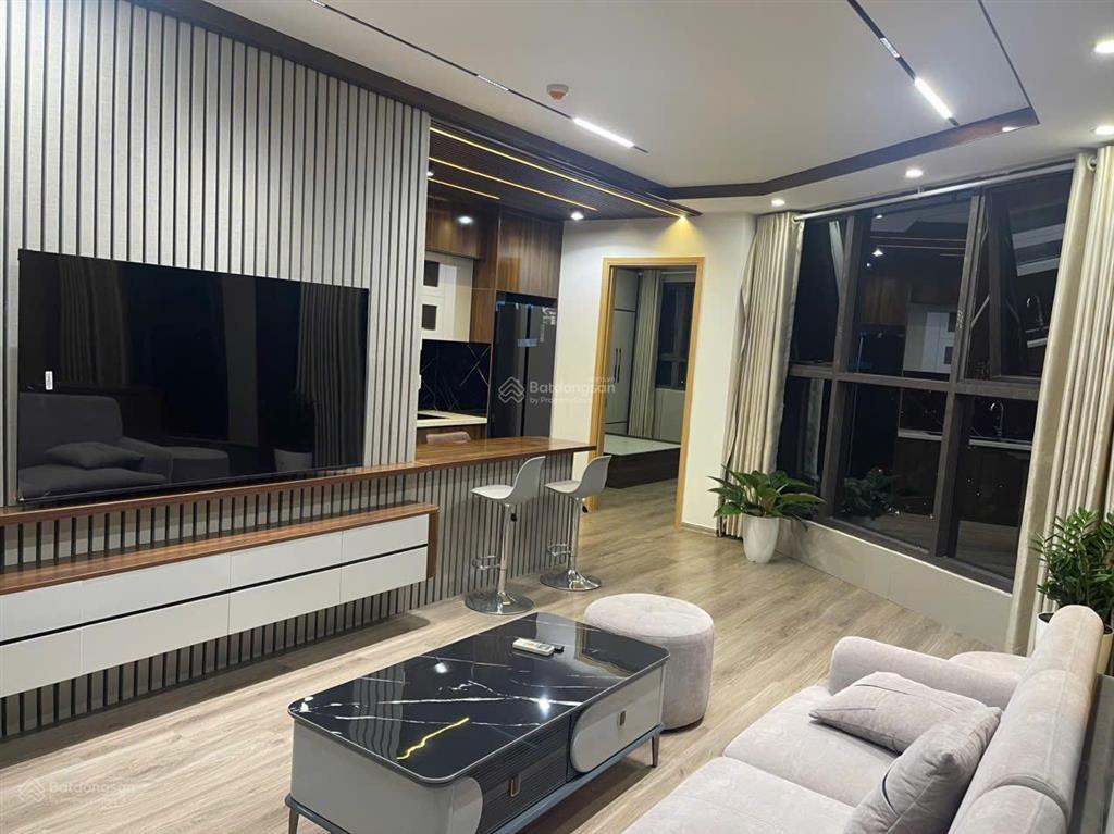 Cần bán căn hộ 3pn tòa elip view đẹp, diện tích rộng, ngay chân ga tàu điện văn quán