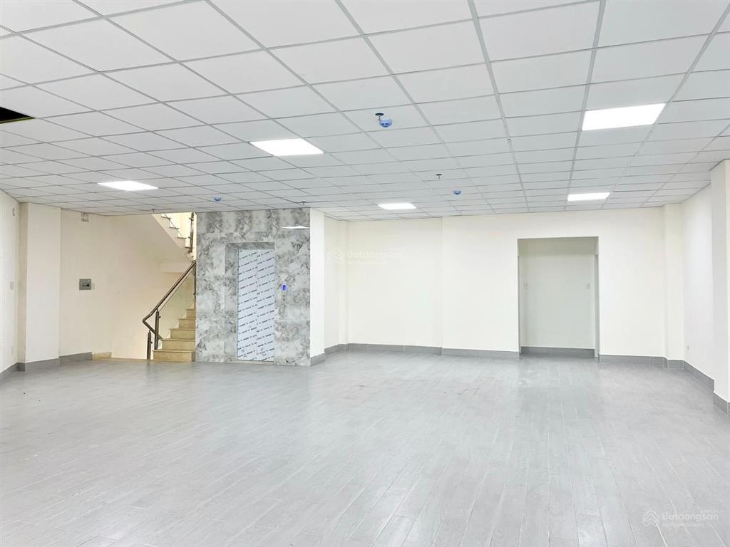 Cho thuê tòa nhà thành thái, phường 14, quận 10, dt 9x20m, hầm trệt 5 lầu, ốp full kính