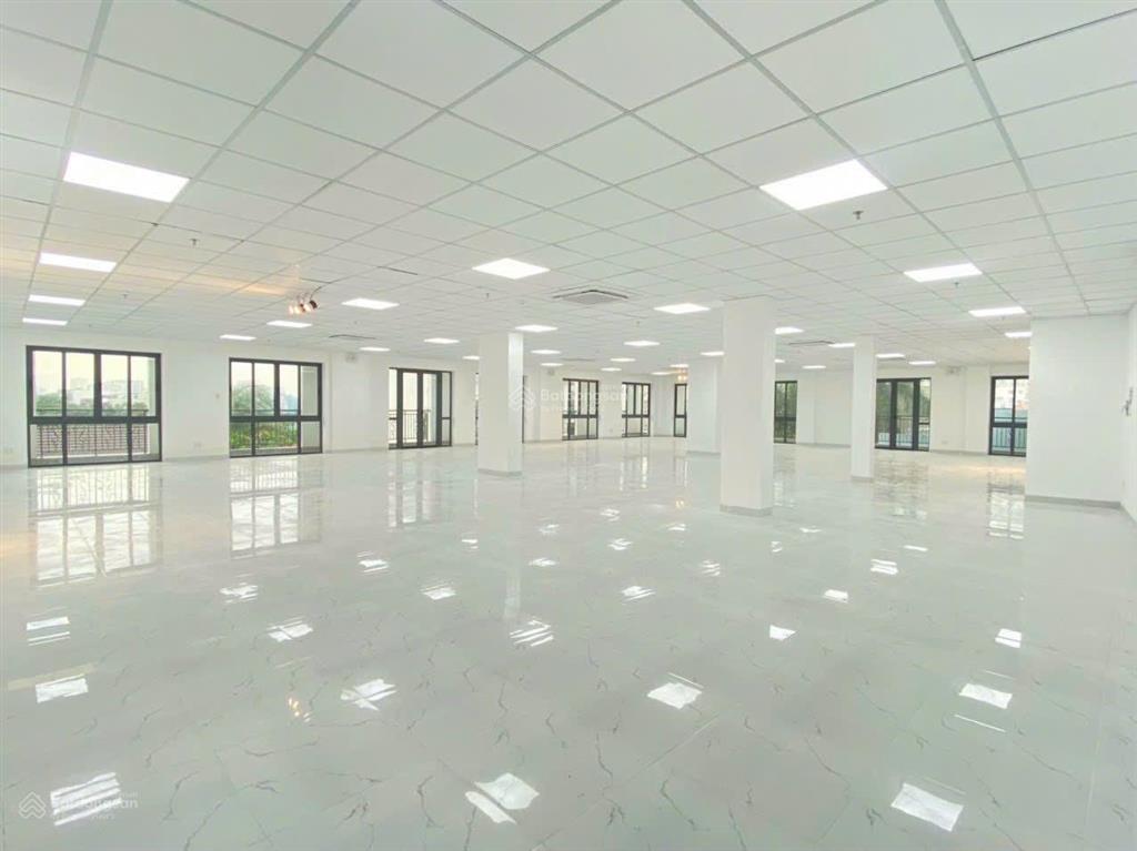 Cho thuê tòa nhà phan văn trị, quận gò vấp, gần emart, hầm trệt 5 lầu. ngang 12m, vị trí đắc địa.