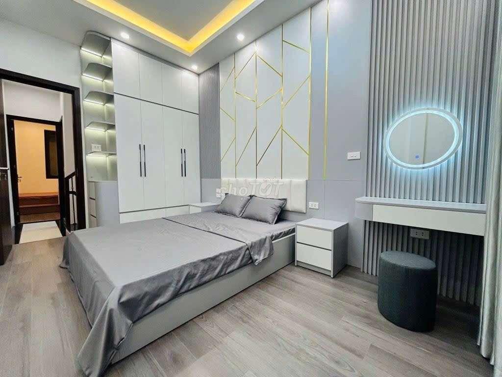 Nhà Đẹp Tố Hữu, Ô Tô Đỗ Cửa. Dân Trí Cao, Nhà Mới 5 Tầng. Nhỉnh 8 Tỷ