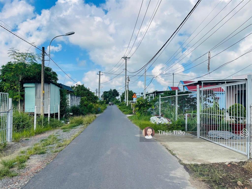 Bán gấp đất mặt tiền trần quang đạo, tân thông hội. 409m2. giá cực tốt để đầu tư. sổ sẵn sang tên