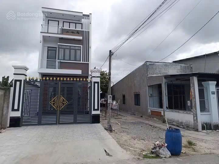 Bán nhà cấp 4 cùng 4 phòng trọ + miếng đất trống. giá đầu tư ra dòng tiền liền mt lê thị hoa, cc