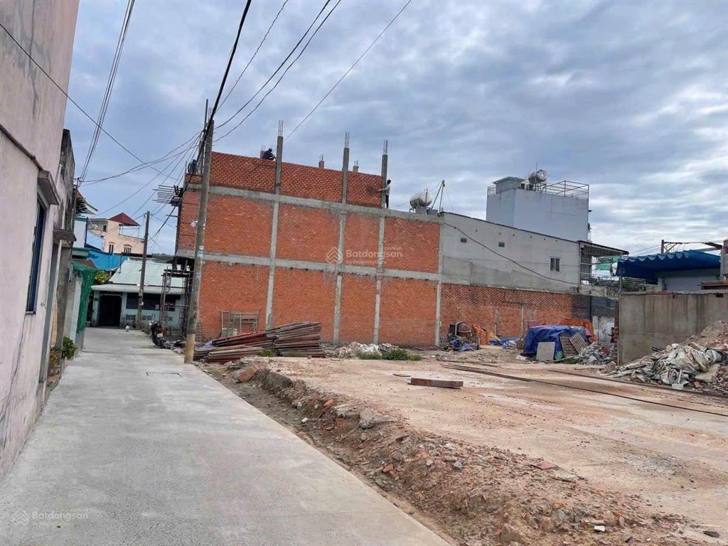 Bán đất thổ cư, sổ hồng riêng, hóc môn. dt. 5x17 đường 5m. khu dân cư. cách chợ đầu mối chỉ 10p