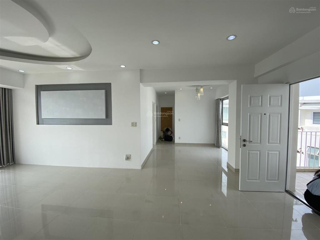 Cho thuê nhanh căn hộ garden court pmh quận 7 diện tích 136m2 giá 26 triệu.  0914 718 ***