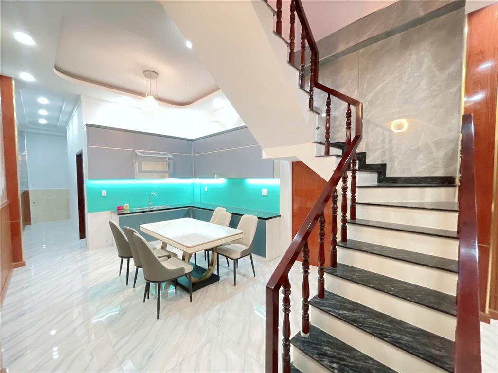 Bán nhà ĐẸP 2 Tầng Dĩ An,SHR đường ô tô,kế Làng Đại Học TPHCM