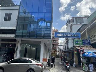 Cho thuê tòa nhà mặt tiền đường lớn trung tâm quận phú nhuận, kiến trúc sang trọng