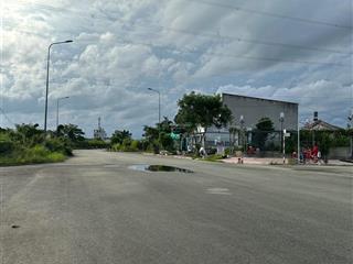 Chủ gửi bán lô đất kdc 28ha nhơn đức đường 20m  em phong 0969 263 ***