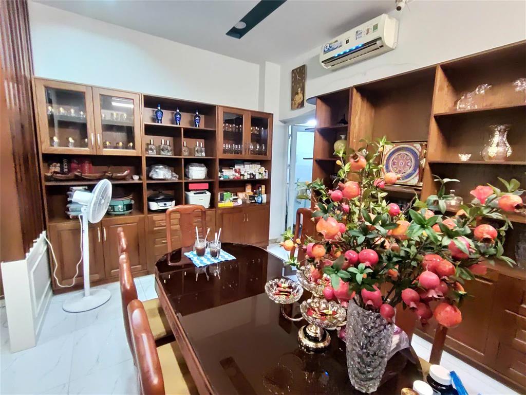 Bán nhà Mega Village Khang Điền, trục lớn 20m, DT80m2, tặng nội thất đẹp, 10.5 tỷ có TL