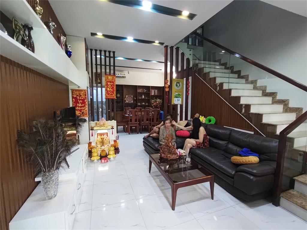 Bán nhà Mega Village Khang Điền, trục lớn 20m, DT80m2, tặng nội thất đẹp, 10.5 tỷ có TL