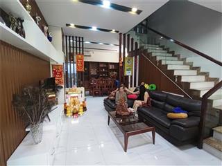 Bán nhà Mega Village Khang Điền, trục lớn 20m, DT80m2, tặng nội thất đẹp, 10.5 tỷ có TL