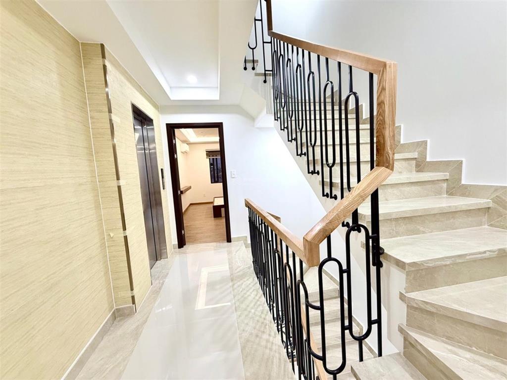 Cần bán gấp nhà phan văn trị hẻm 7m khu cao tầng  78m2  4 tầng  có hầm chỉ 12,5 tỷ