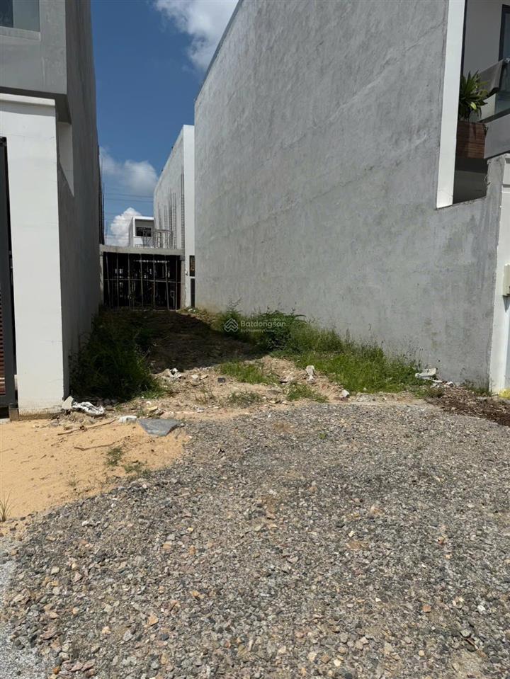 Cần bán gấp lô đất nền bà rịa city gate tp hcm 110m2 giá 1.550 tỷ,  phạm yến 0775 707 ***