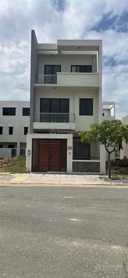 Cần bán gấp nhà phố 120m2 1 trệt 2 lầu ngay trung tâm tp bà rịa, giá 5.7 tỷ, có sổ hồng 0775 707 ***