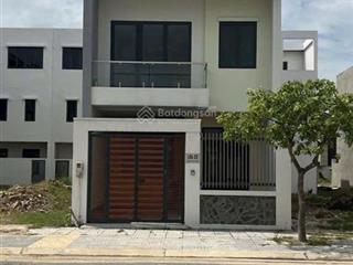 Cần bán gấp nhà phố 120m2 1 trệt 2 lầu ngay trung tâm tp bà rịa, giá 5.7 tỷ, có sổ hồng 0775 707 ***