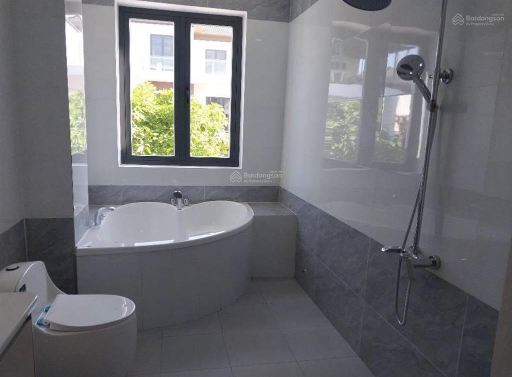 Bán gấp căn nhà phố bà rịa city gate  giá 5.9 tỷ, sổ hồng riêng. phạm yến 0775 707 ***