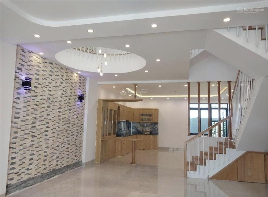 Bán gấp căn nhà phố bà rịa city gate  giá 5.9 tỷ, sổ hồng riêng. phạm yến 0775 707 ***