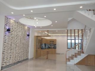 Bán gấp căn nhà phố bà rịa city gate  giá 5.9 tỷ, sổ hồng riêng. phạm yến 0775 707 ***