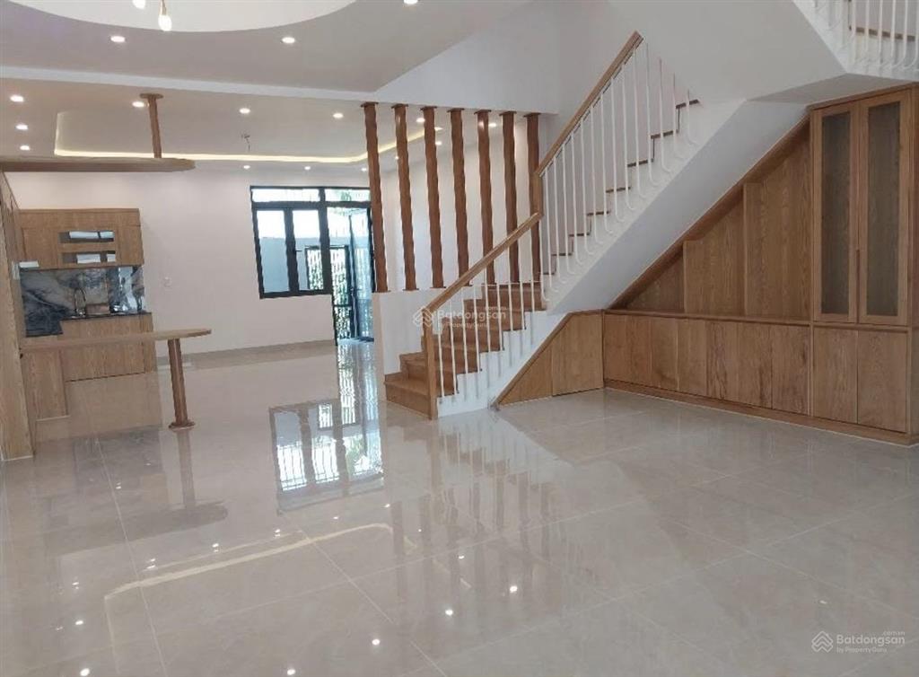 Bán gấp căn nhà phố bà rịa city gate  giá 5.9 tỷ, sổ hồng riêng. phạm yến 0775 707 ***