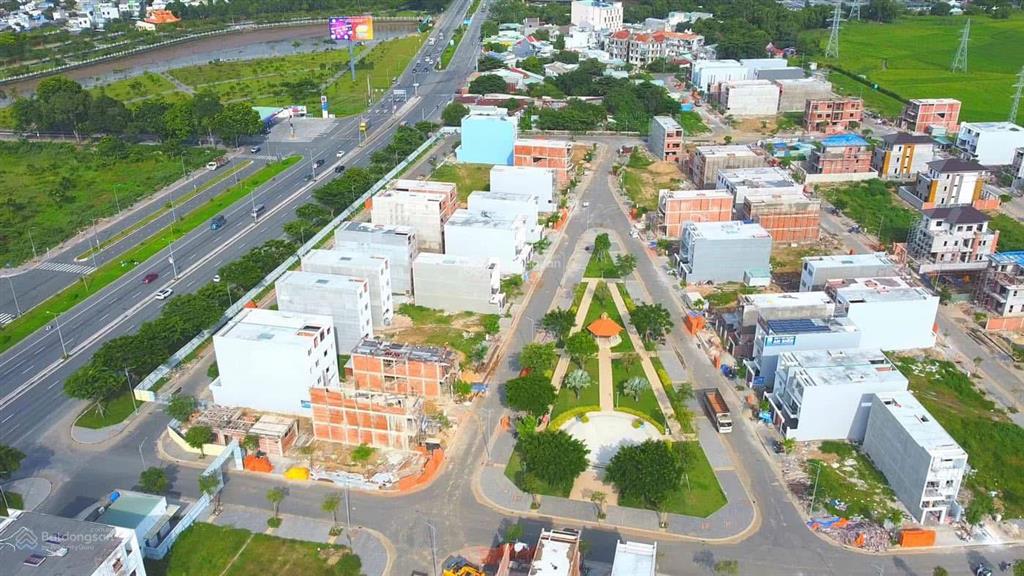 Cần bán gấp nhà phố 3 lầu 120m2 khu bà rịa city gate, trung tâm bà rịa. giá 4.050 tỷ 0775 707 *** yến